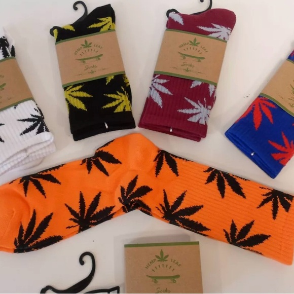 Two Pair of Pot Leaf Crew Length Pot Leaf Socks Brand New!! - Picture 13 of 13